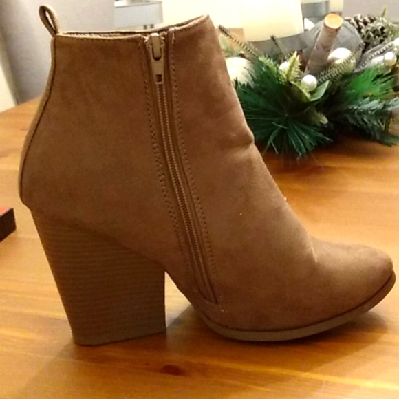 Caramel color three inch wedge - Picture 4 of 4